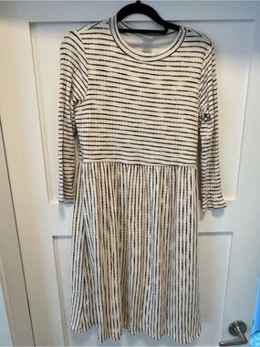 Maternity dress size L